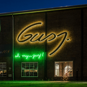 Gusj Market Eindhoven -Logo in neon lichtreclame portfolio