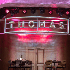 Logo in neon - Thomas Eindhoven - portfolio