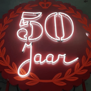 Jubileumlogo in neon - lichtreclame Bouwbedrijf Buytels - portfolio Brouwers