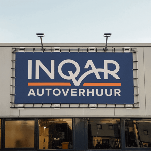 Belettering INQAR autoverhuur 2 - Portfolio Brouwers Reklame