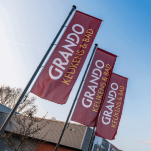 Belettering - Vlaggenmasten Grando Hoogvliet - Portfolio Brouwers Reklame Belettering - Vlaggenmasten Grando Hoogvliet - Portfolio Brouwers Reklame