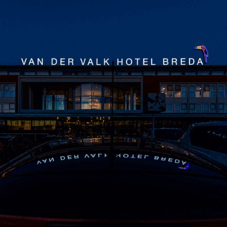 De iconische toekan van Van der Valk Breda, opnieuw gevuld en gespoten door Brouwers Reklame, straalt als nooit tevoren.