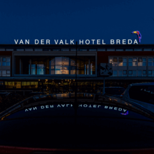 Led lichtreclame Van der Valk Hotel Breda LED Lichtreclame Van der Valk Hotel Breda: een combinatie van neon en LED voor maximale zichtbaarheid.
