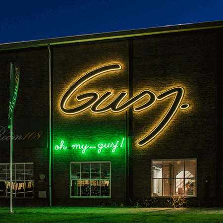 Neon lichtreclame Gusj Strijp S Eindhoven
