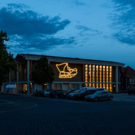 Led lichtreclame voor Dorpshuis Son en Breugel - Brouwers Reklame - vooraanzicht links