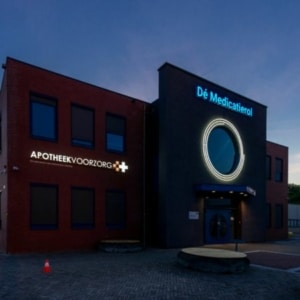 Led lichtreclame voor Apotheek Voorzorg - - Brouwers Reklame - pand frontaal Led lichtreclame voor Apotheek Voorzorg - - Brouwers Reklame - pand frontaal
