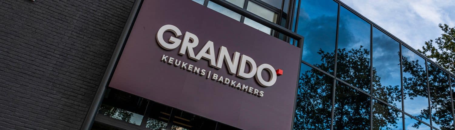 Led lichtreclame voor GRANDO Lelystad - Brouwers Reklame - close-up logo Led lichtreclame voor GRANDO Lelystad - Brouwers Reklame - close-up logo