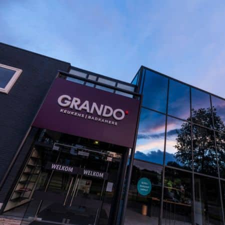 Led lichtreclame voor GRANDO Lelystad - Brouwers Reklame - close-up logo Led lichtreclame voor GRANDO Lelystad - Brouwers Reklame - close-up logo