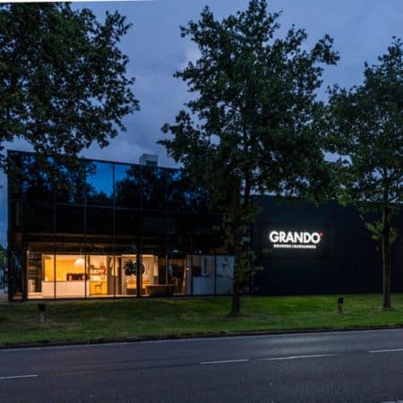 Led lichtreclame voor GRANDO Lelystad - Brouwers Reklame - zijkant pand Led lichtreclame voor GRANDO Lelystad - Brouwers Reklame - zijkant pand