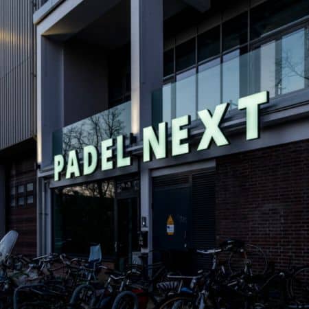 Led lichtreclame voor Padel Next - Brouwers Reklame - logo gevelreclame